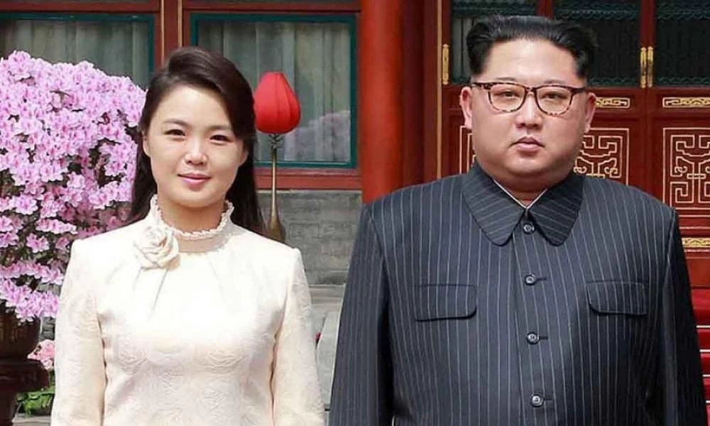 Εμφάνιση της συζύγου του Κιμ Γιονγκ Ουν σε παράσταση χωρίς μάσκες